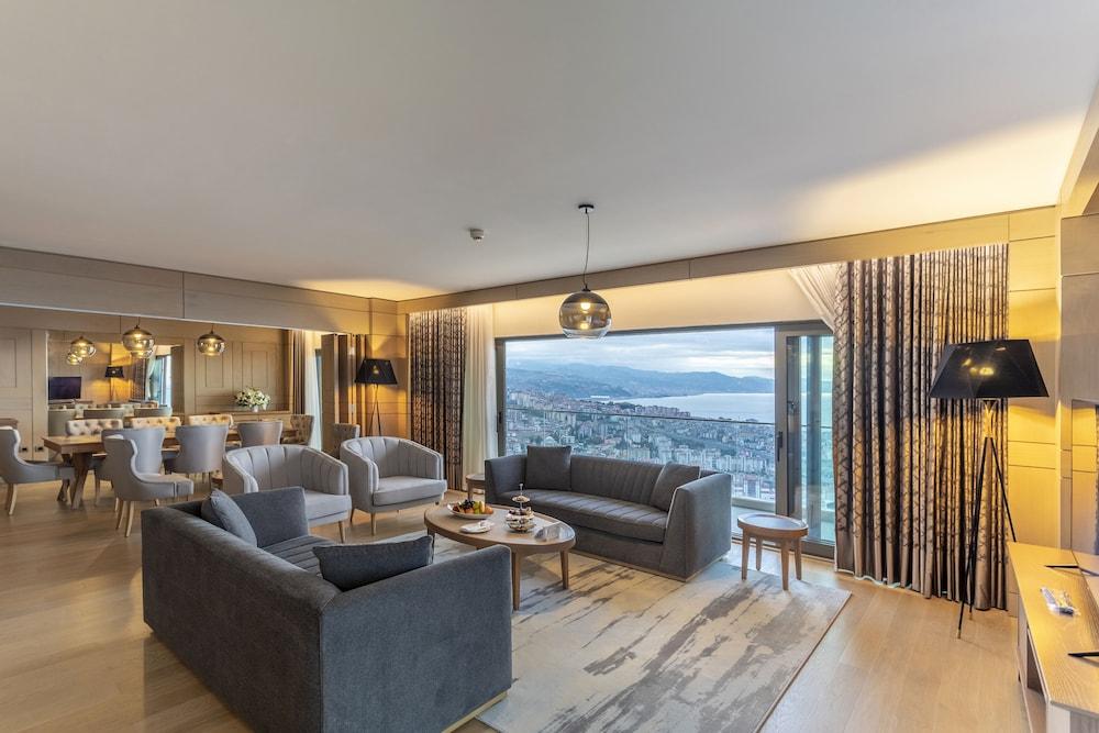 Radisson Blu Hotel Trabzon Exteriér fotografie A suite at the hotel